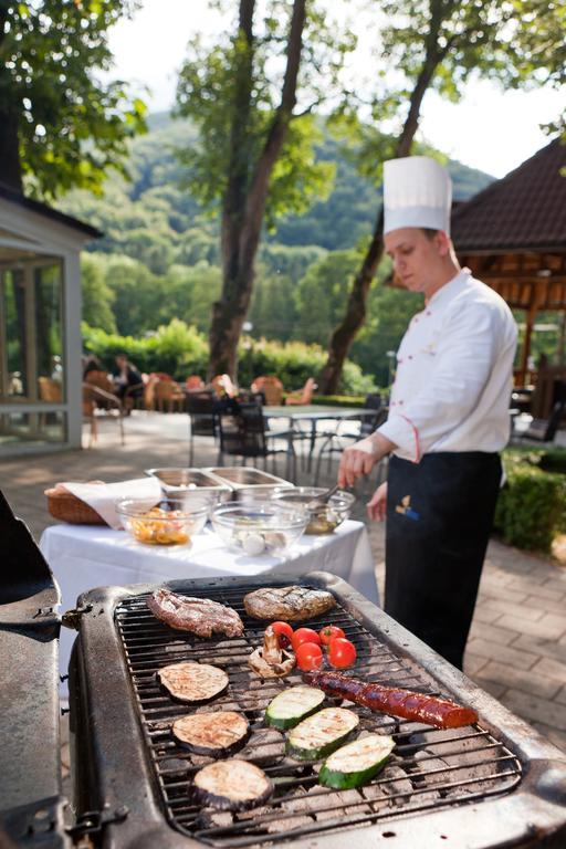 Parkhotel Na Baracke Nová Dubnica Buitenkant foto