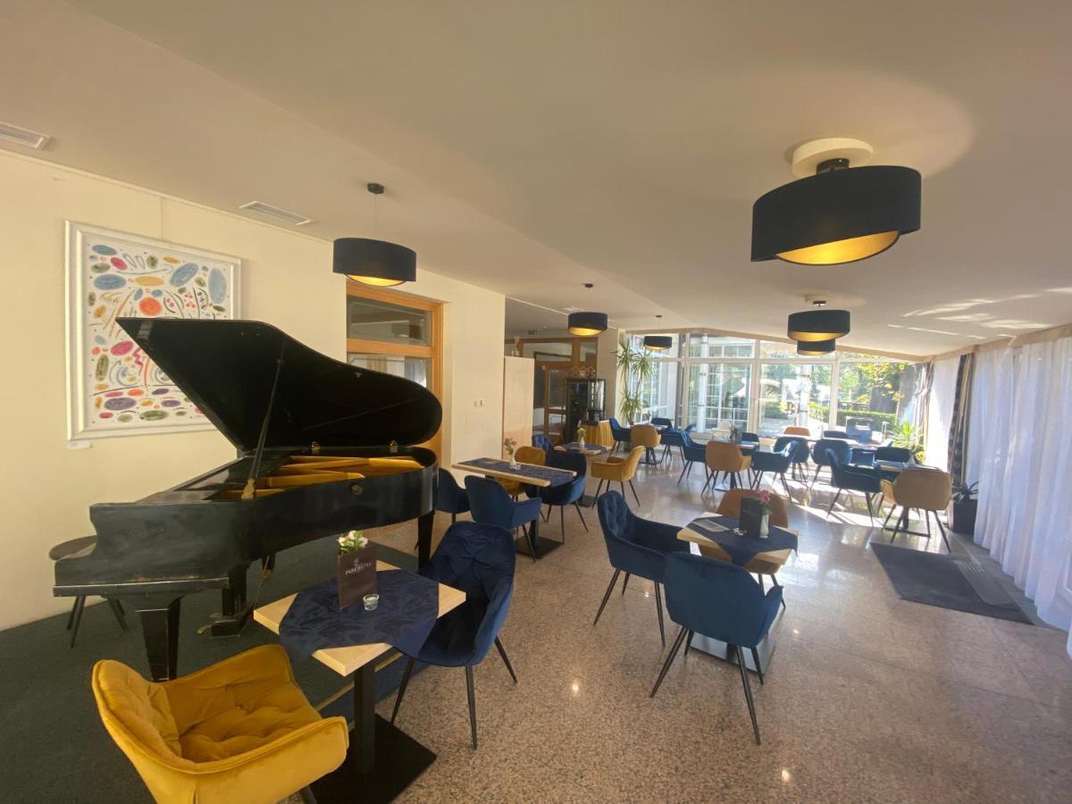 Parkhotel Na Baracke Nová Dubnica Buitenkant foto
