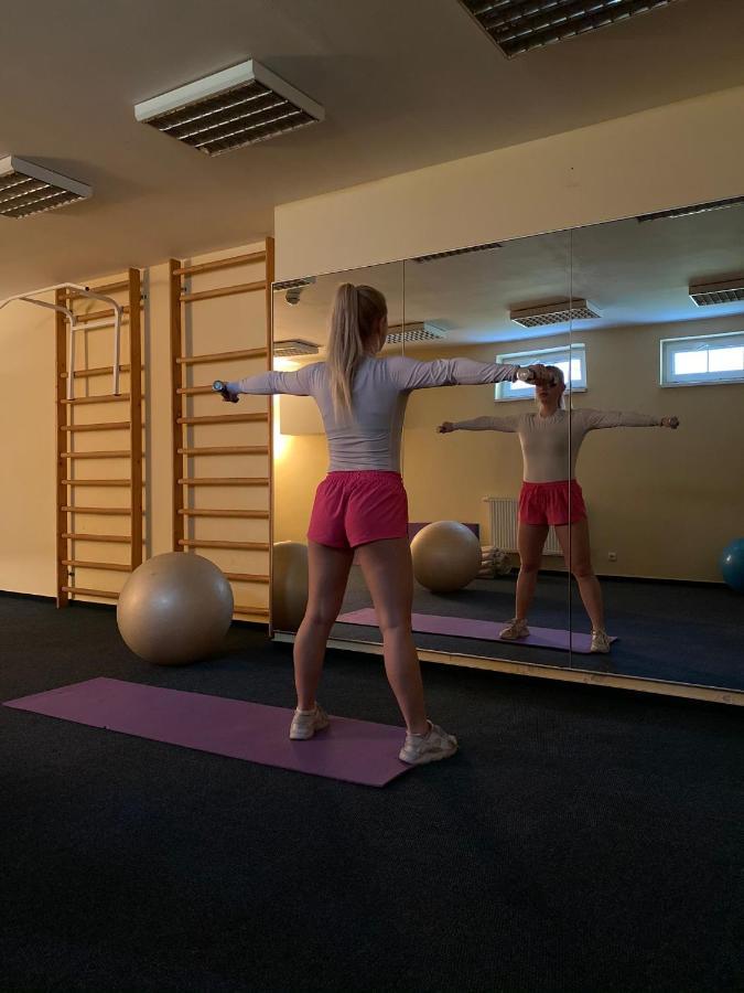 Parkhotel Na Baracke Nová Dubnica Buitenkant foto