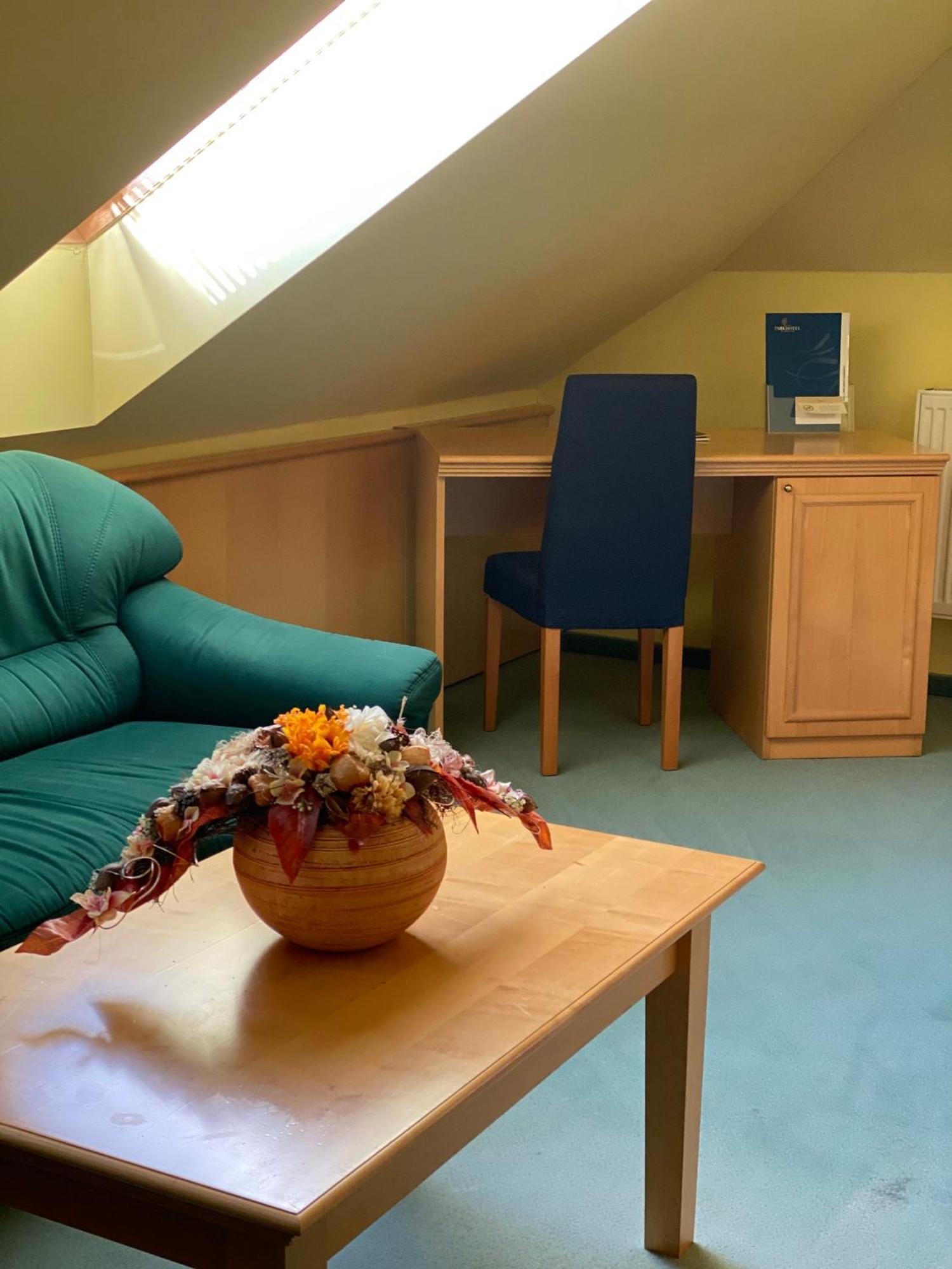 Parkhotel Na Baracke Nová Dubnica Buitenkant foto