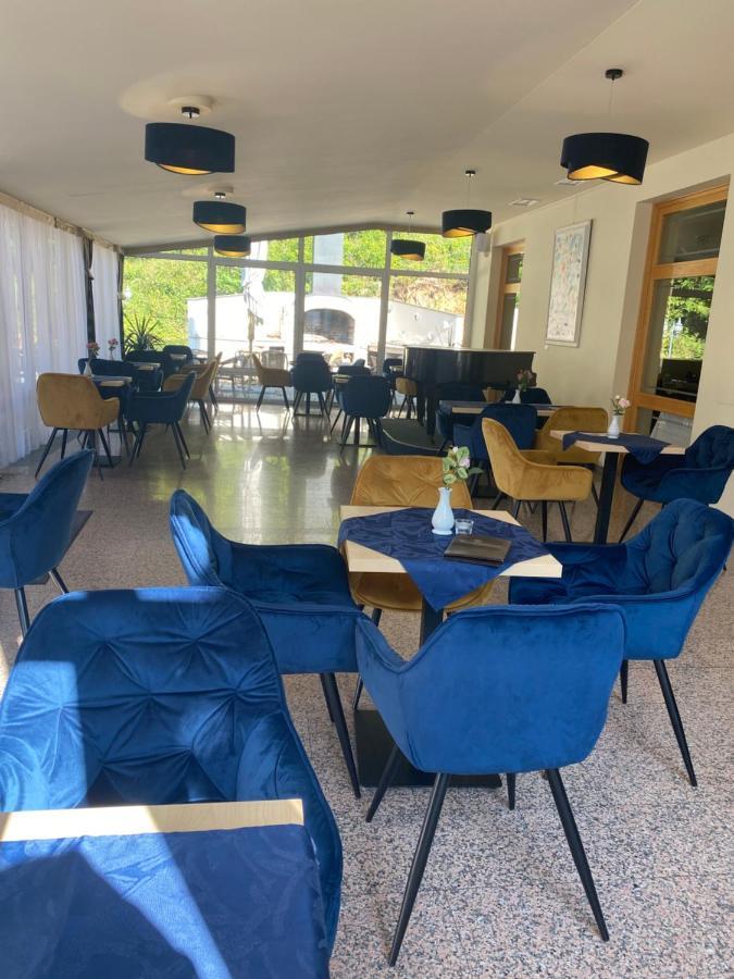 Parkhotel Na Baracke Nová Dubnica Buitenkant foto