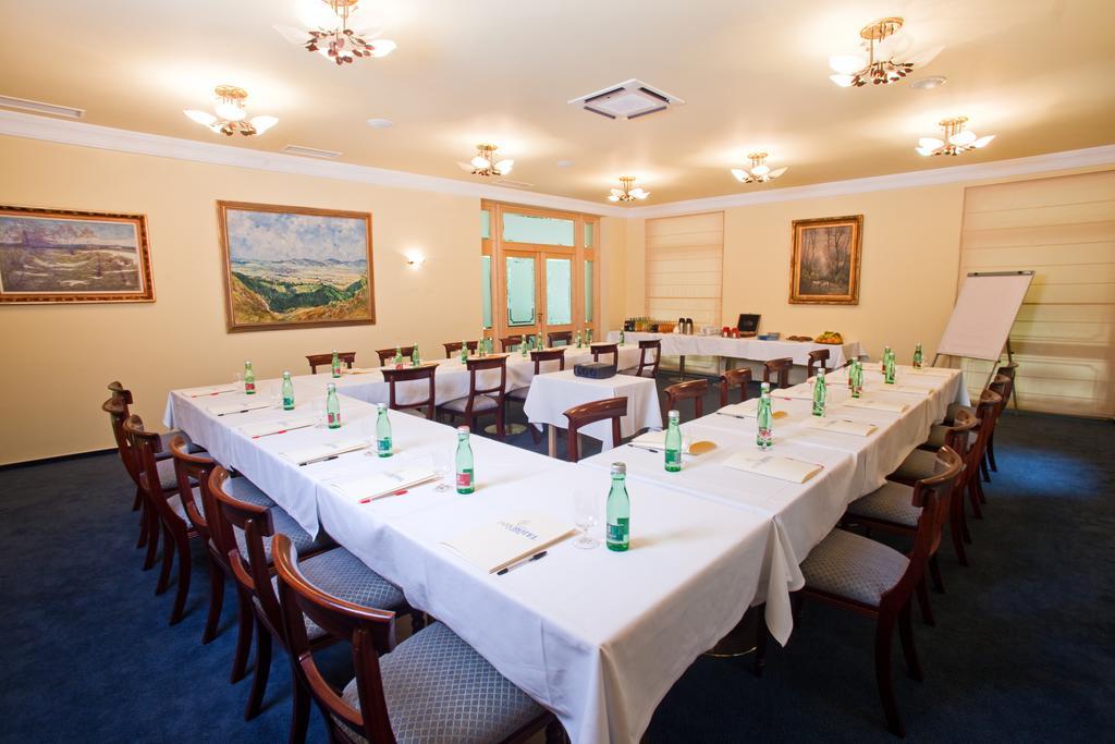 Parkhotel Na Baracke Nová Dubnica Buitenkant foto