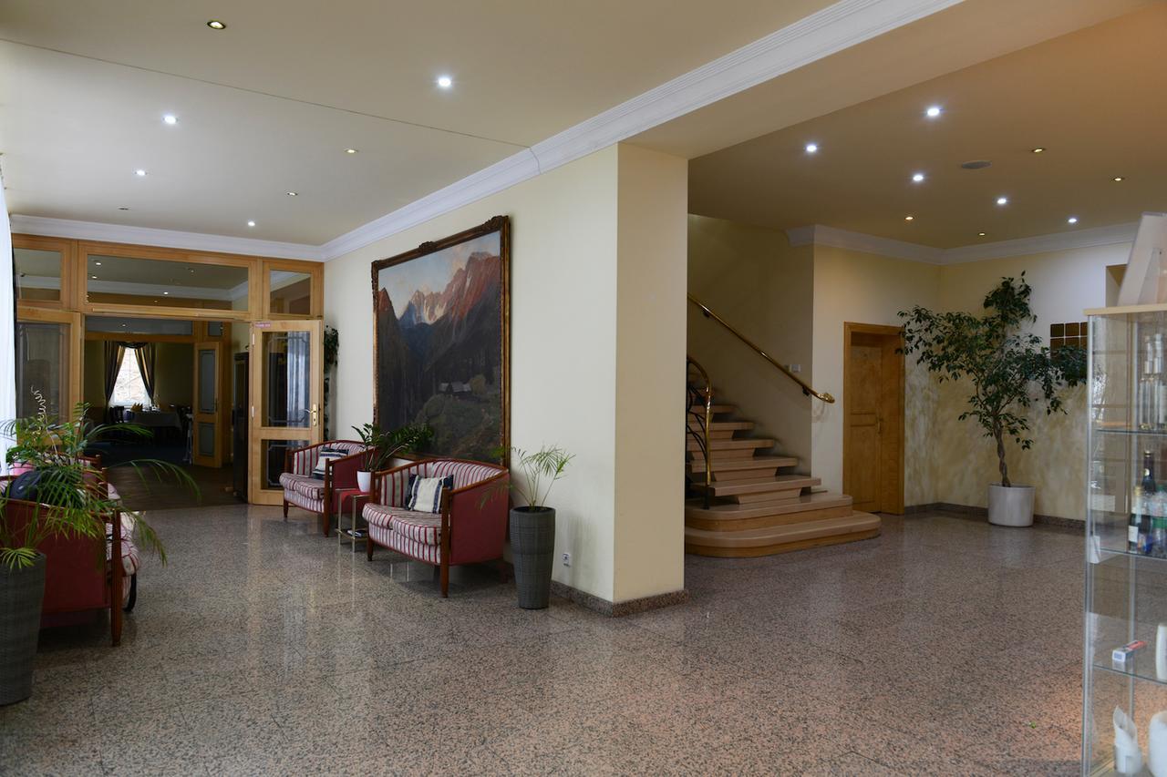 Parkhotel Na Baracke Nová Dubnica Buitenkant foto